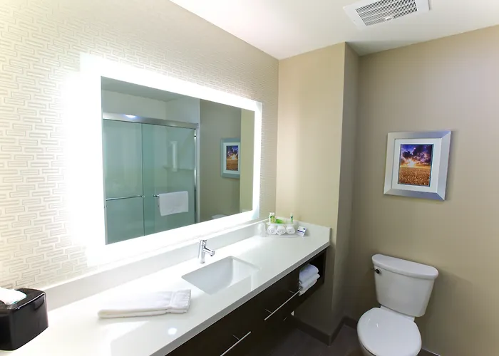 Express Sw - I-94 Medical Center By Ihg Fargo