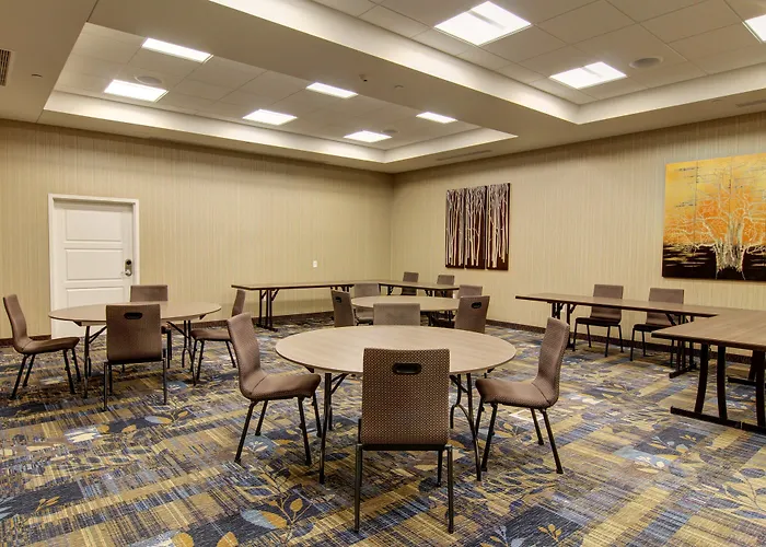 Express Sw - I-94 Medical Center By Ihg Hotel Fargo